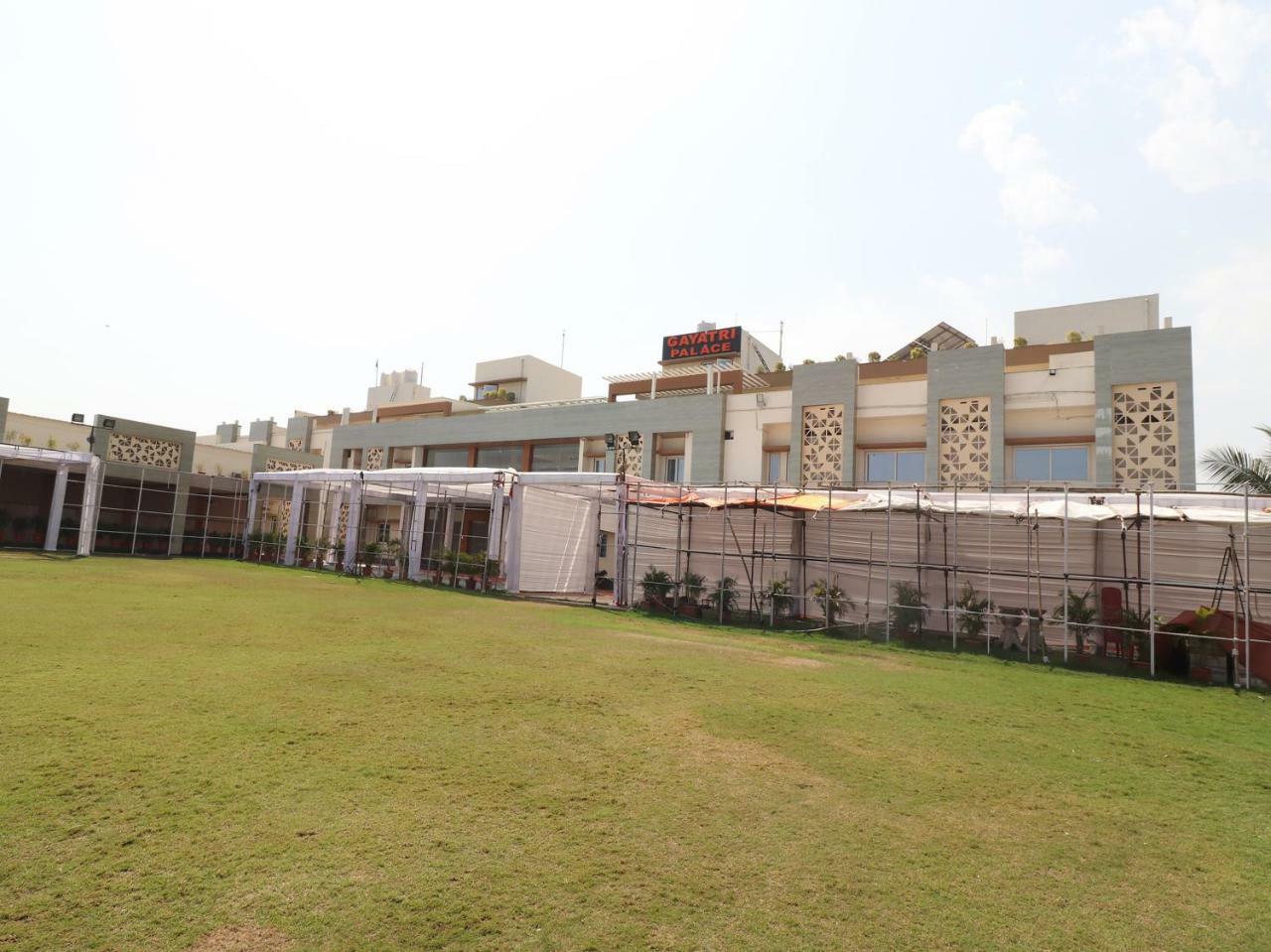 Oyo 29012 Gayatri Palace Hotel Durg Bagian luar foto