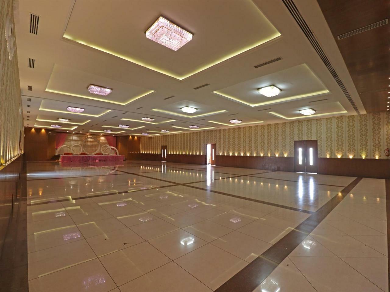 Oyo 29012 Gayatri Palace Hotel Durg Bagian luar foto