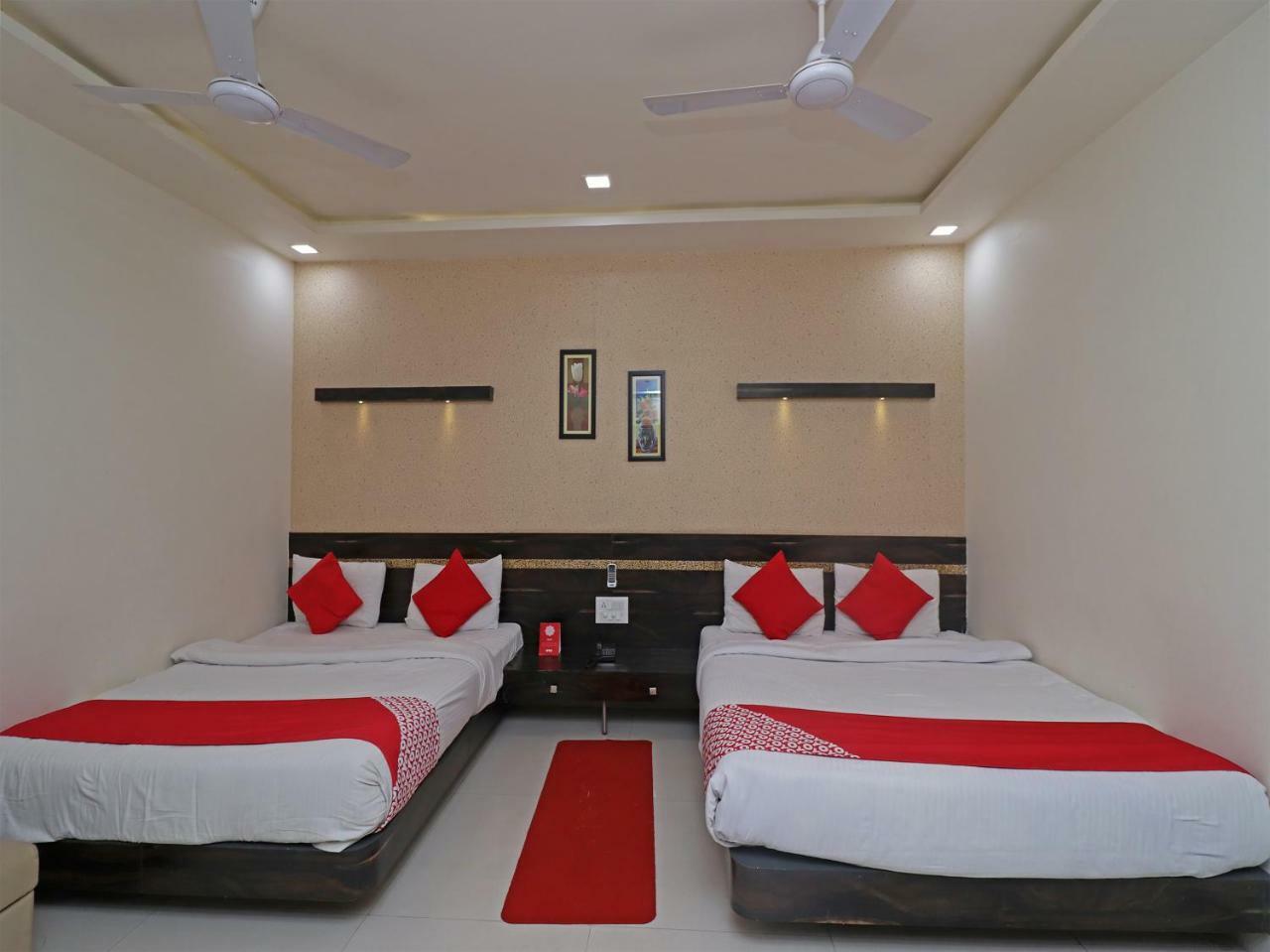 Oyo 29012 Gayatri Palace Hotel Durg Bagian luar foto