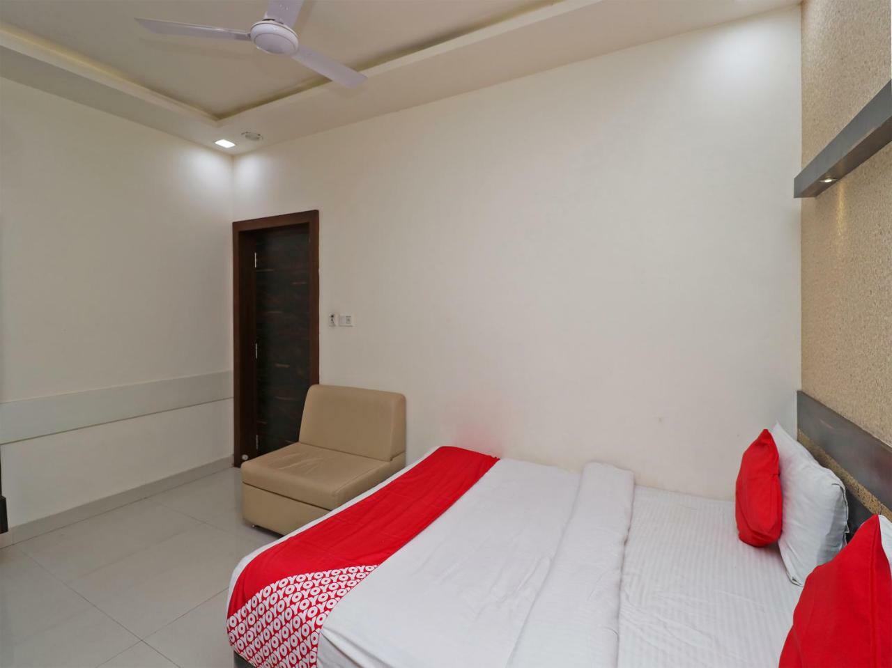 Oyo 29012 Gayatri Palace Hotel Durg Bagian luar foto