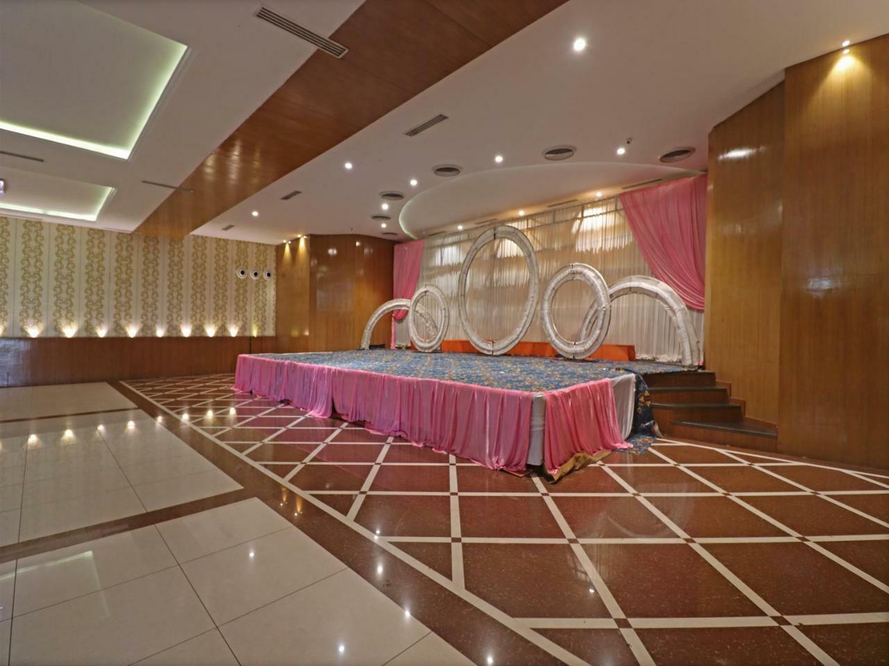 Oyo 29012 Gayatri Palace Hotel Durg Bagian luar foto