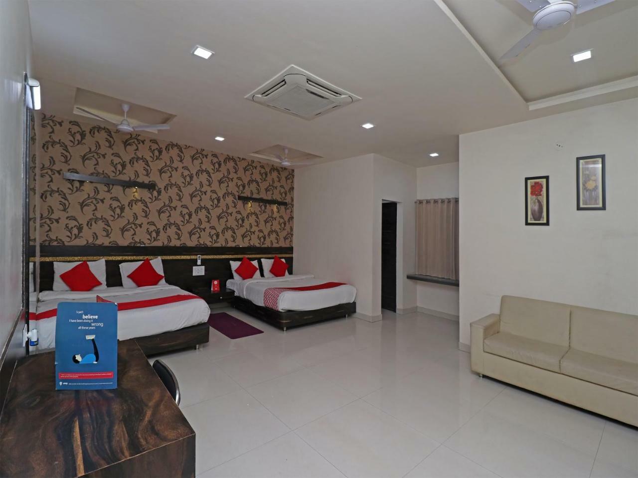 Oyo 29012 Gayatri Palace Hotel Durg Bagian luar foto