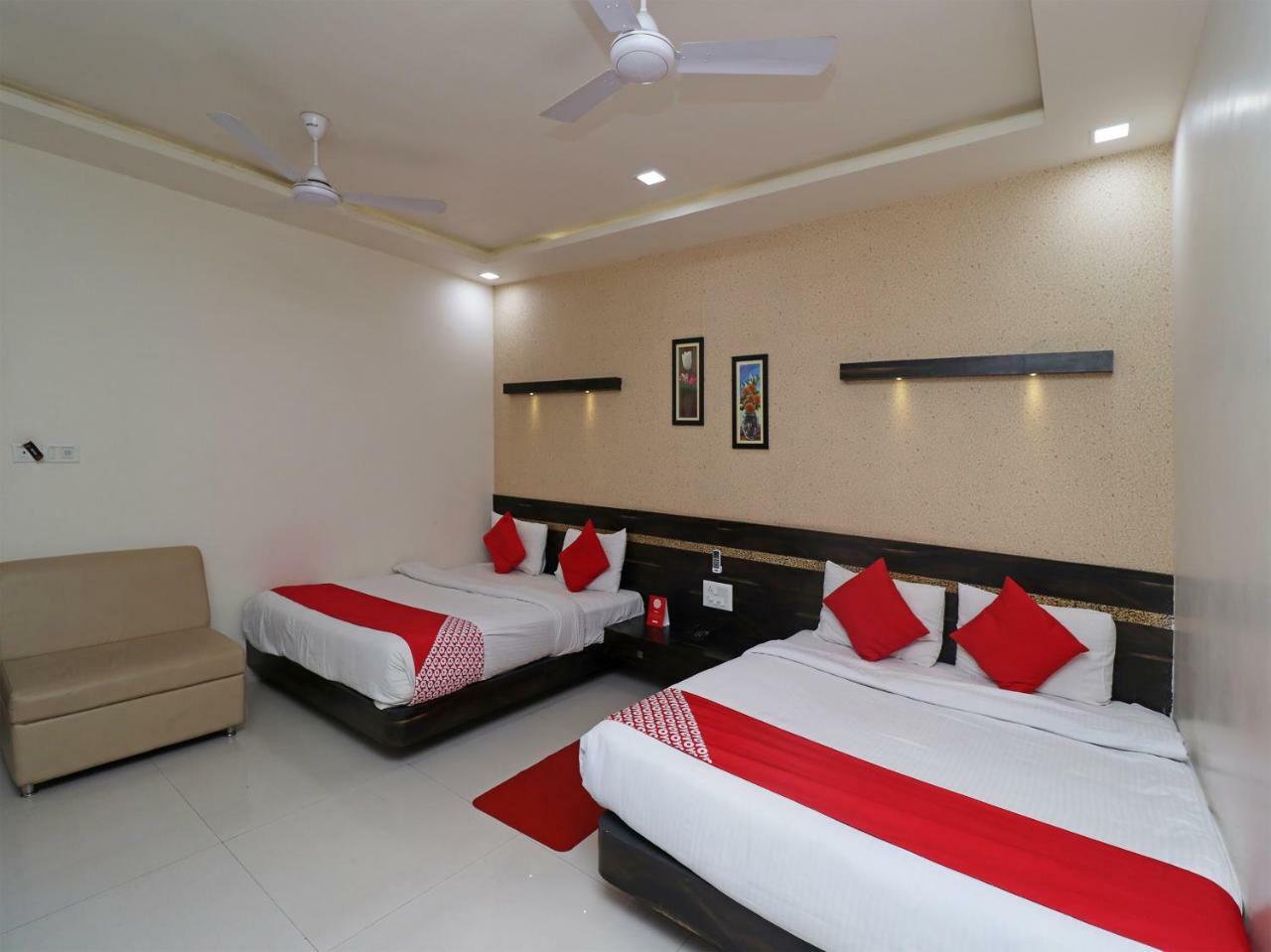 Oyo 29012 Gayatri Palace Hotel Durg Bagian luar foto