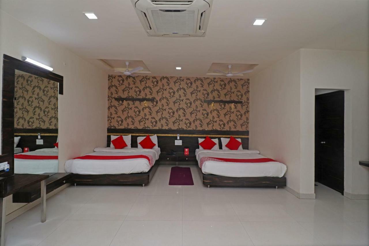 Oyo 29012 Gayatri Palace Hotel Durg Bagian luar foto
