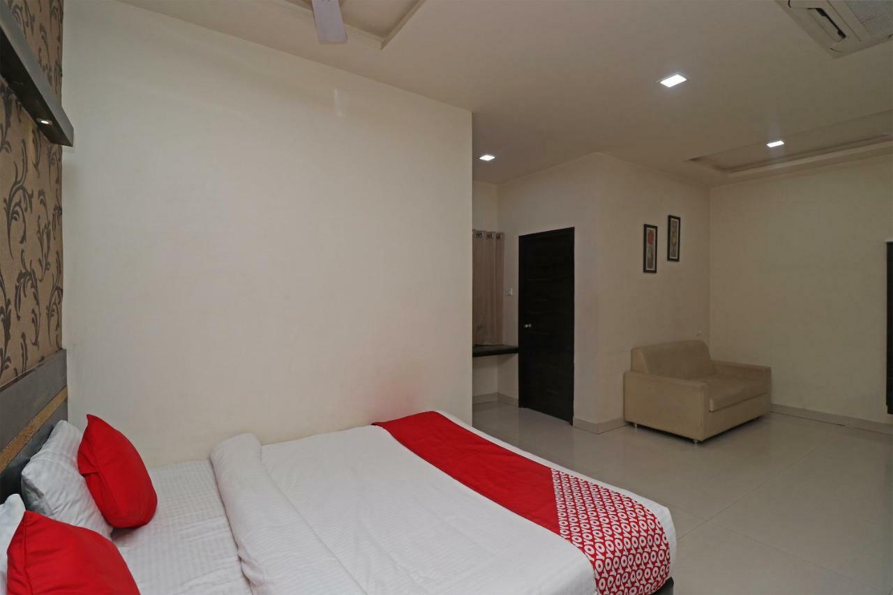 Oyo 29012 Gayatri Palace Hotel Durg Bagian luar foto
