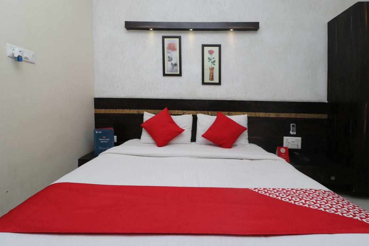 Oyo 29012 Gayatri Palace Hotel Durg Bagian luar foto