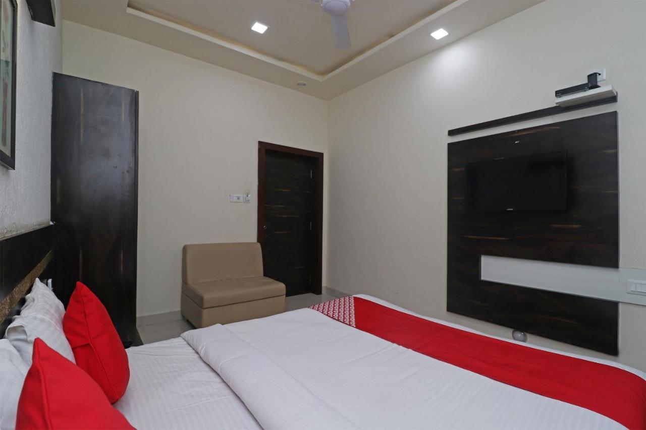 Oyo 29012 Gayatri Palace Hotel Durg Bagian luar foto