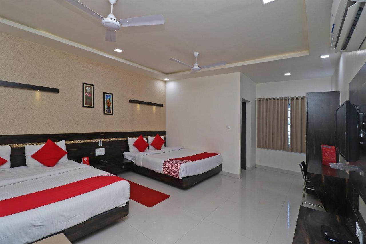 Oyo 29012 Gayatri Palace Hotel Durg Bagian luar foto