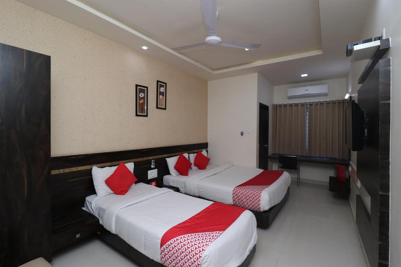 Oyo 29012 Gayatri Palace Hotel Durg Bagian luar foto